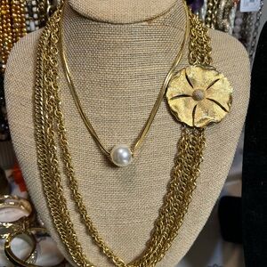 VTG~ Classy Clasp marked TAN  floral closure necklace